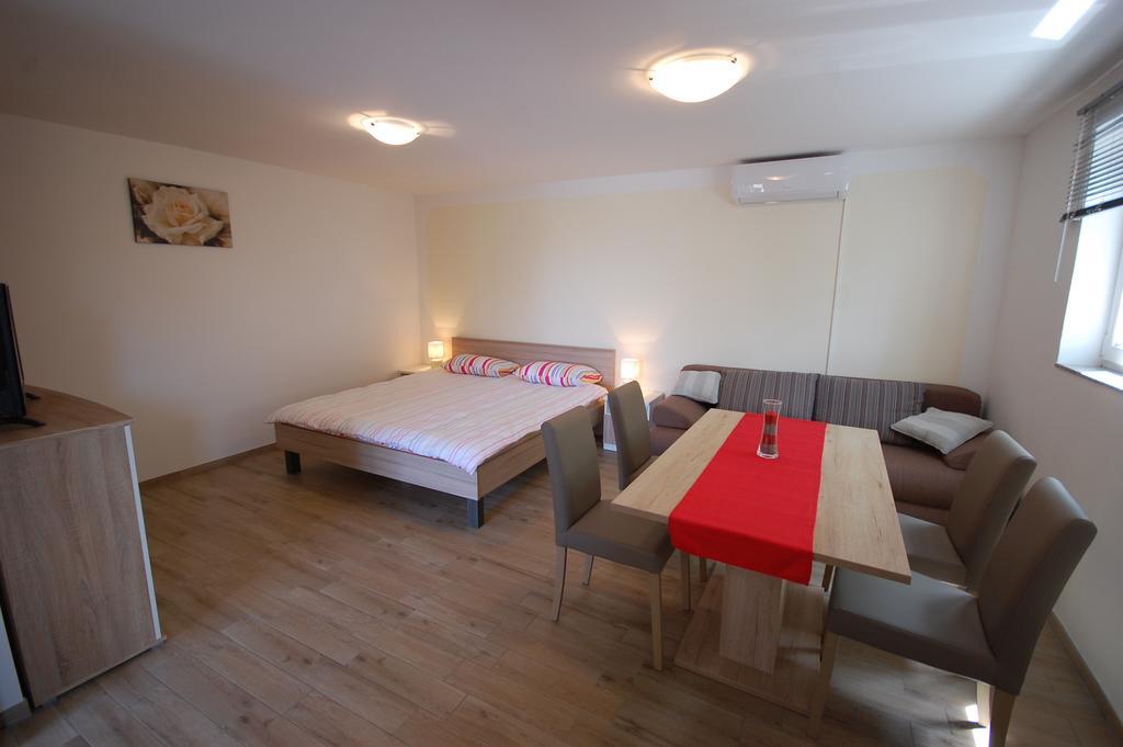 Apartment Bazdaric By El-Pi Tours Sveti Vid-Miholjice 외부 사진